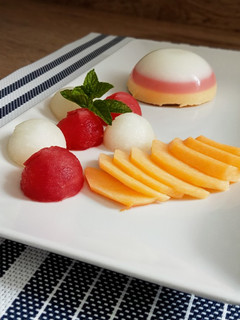 Una foto de Semiesfera de frutas#melón#sandía#melocotón