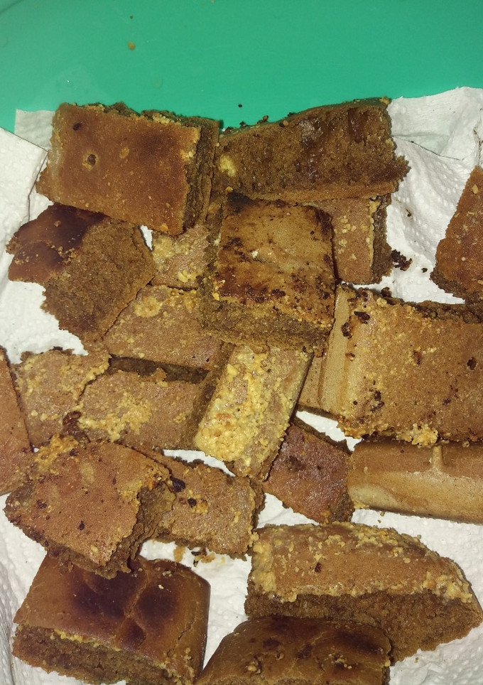 Una foto de By biscuits de chocolate (con licor) café y manteca de maní 🍵🐹