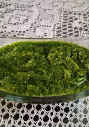 A picture of Green mint chutney.
