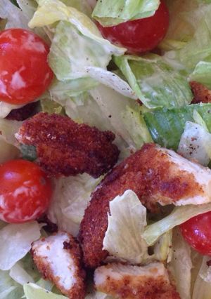 Una foto de Ensalada de pollo sencilla