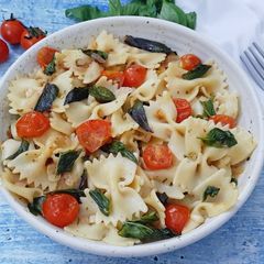 A picture of Tomato and Basil Farfalle Pasta.