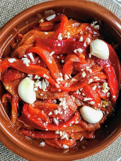 Una foto de Ensalada de pimientos rojos asados