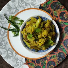 A picture of Cauliflower and aloo bhaji.