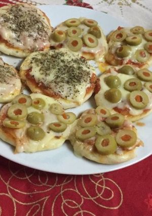 Una foto de Pizzetas🍕🍕