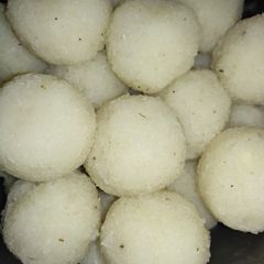 A picture of Coconut ladoo.