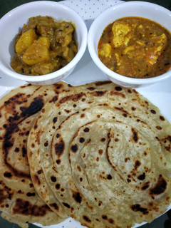 लच्छा पराठा और पनीर मसाला (Lachha paratha aur paneer masala recipe in hindi) रेसिपी मुख्य फोटो