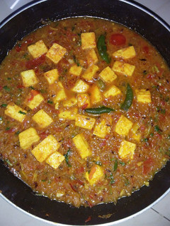 मटर पनीर (matar paneer recipe in Hindi) रेसिपी मुख्य फोटो