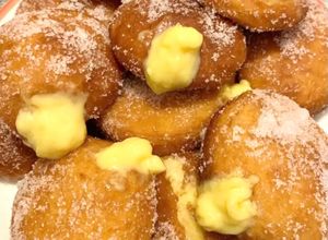 Foto di Bomboloni con crema Pasticcera