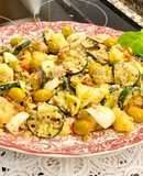 Ensalada de patatas, calabacín y atún en escabeche