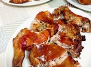 Una foto de lechon horno