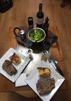 Una foto de Lomo a la Parrilla Electrónica - Papas a la crema Gratinada