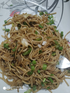 હક્કા નુડલ્સ (Hakka Noodles Recipe In Gujarati) રેસીપી મુખ્ય ફોટો