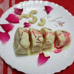 A picture of Kesar Malai Kulfi | Saffron kulfi recipe.