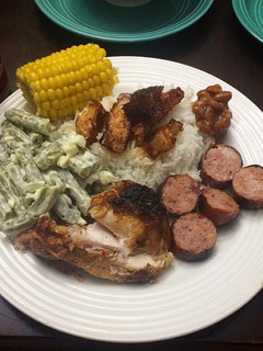 Una foto de Asada Mix con Arroz Blanco Habichuelas, Maíz Tierno & Frijoles Dulces