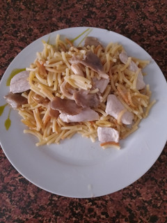 Una foto de Fideos con Pollo y Setas