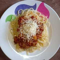 A picture of Sphagetti bolognese.