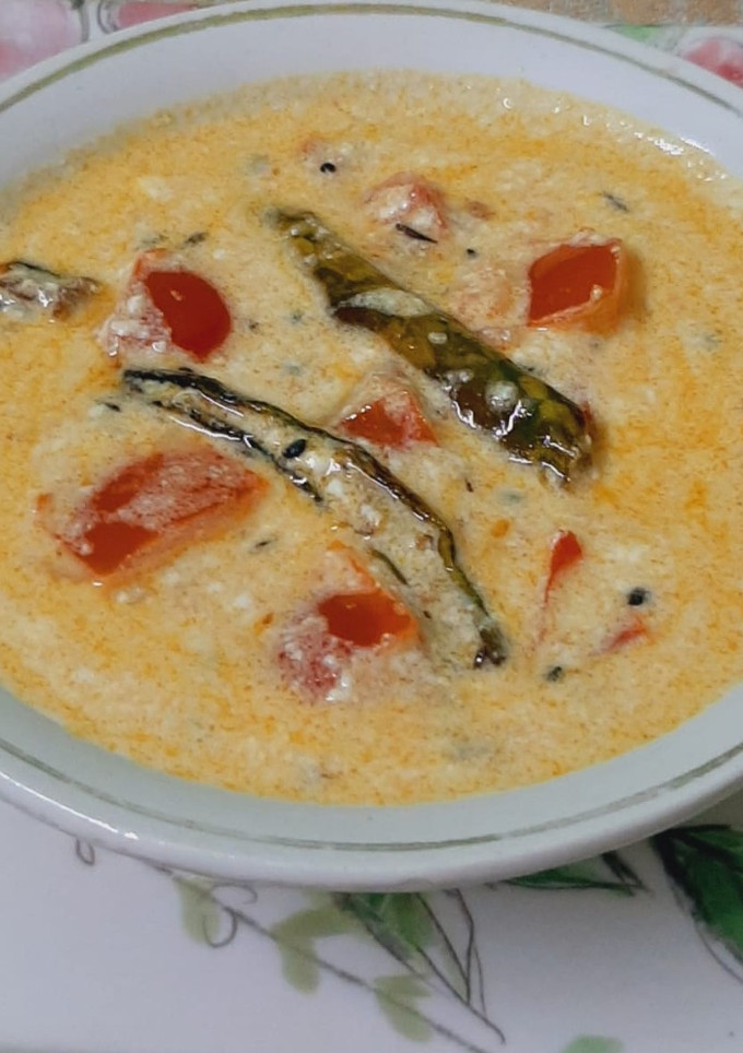 टोमेटो चिल्ली रायता (Tomato chilii raita recipe in hindi) रेसिपी मुख्य फोटो