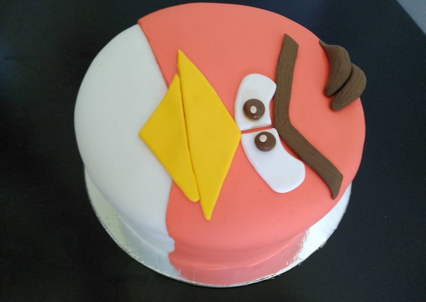 Angry bird fondant cake