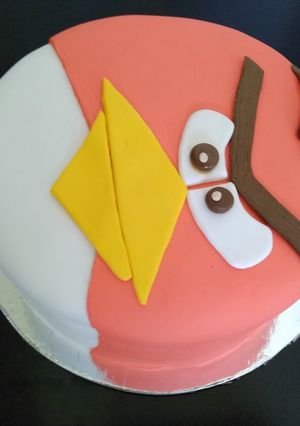 A picture of Angry bird fondant cake.