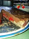 Tarta con crema de chocolate y frutillas