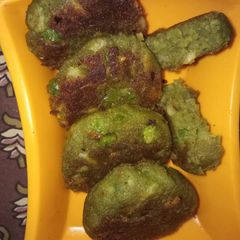 A picture of Palak peas kababs.