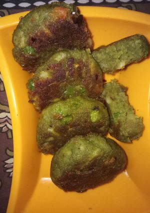 A picture of Palak peas kababs.