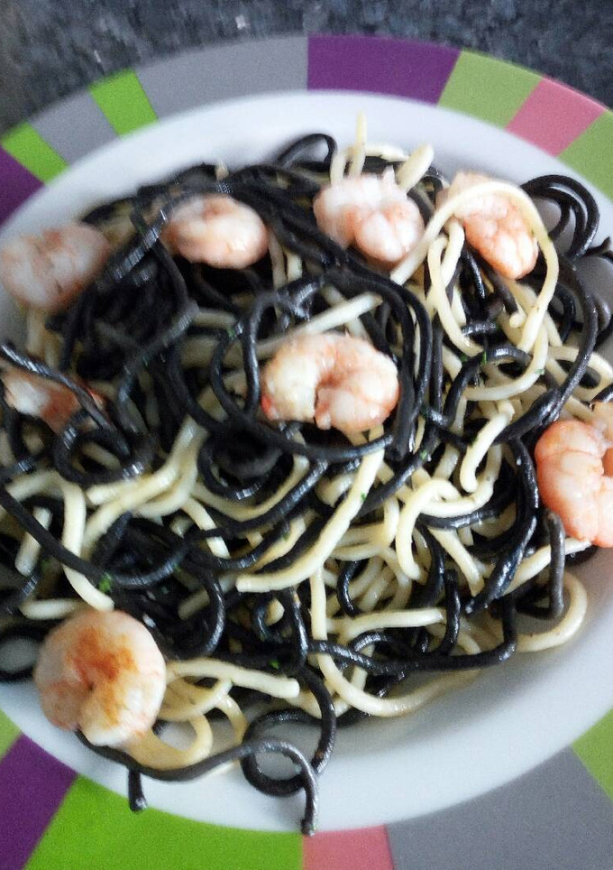 Una foto de Spaghetti, blanco y negro, del mar
