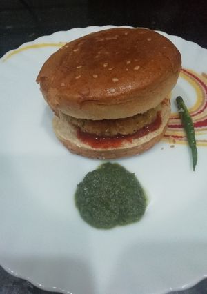 A picture of Cauliflower tikki burger.