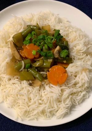 गर्लिक पाॅट राईस (garlic pot rice recipe in marathi) रेसिपी चे मुख्य फोटो 