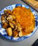 Filetes de cerdo en salsa con salteado al ajillo