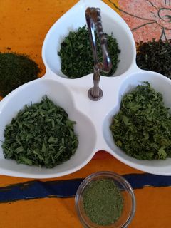 عکسی از دستور سبزی خشک برای برنج یا قرمه سبزی