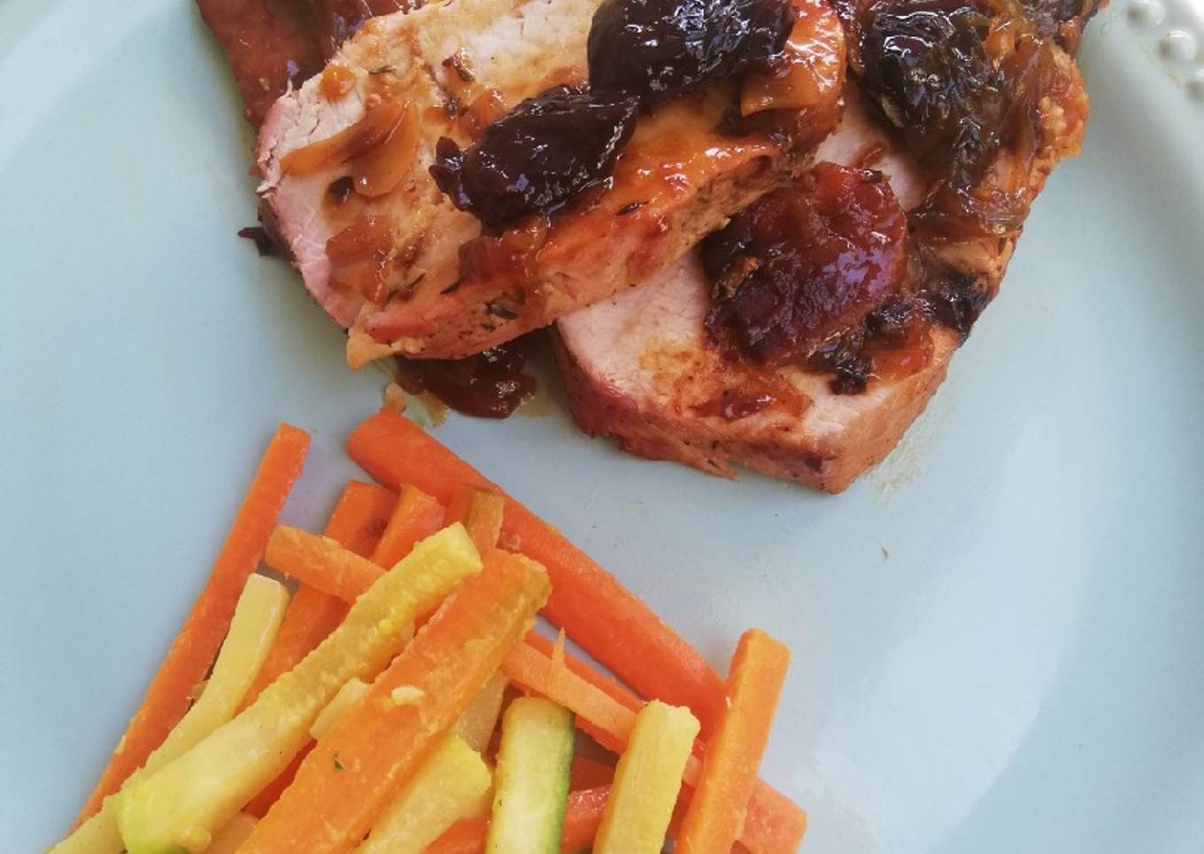 Guarnición de verduras salteadas, lomo mechado