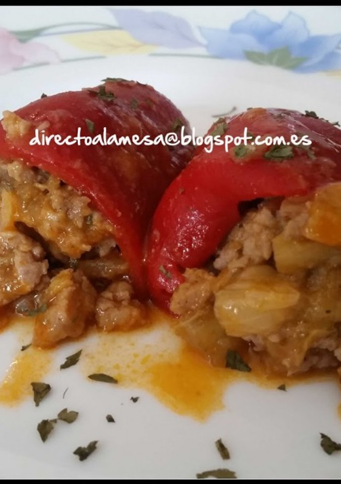 Una foto de Pimientos del piquillo rellenos de carne