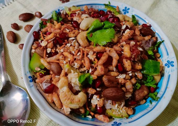 Oats and puffed rice bhel