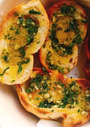 Hình của món Bánh mì bơ tỏi.