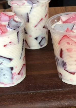 Una foto de Gelatina con crema, lechera & mosaico