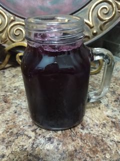 Una foto de Agua de jamaica y ciruela