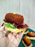 Canapé de cecina con croquetón de pularda y trufa