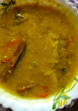 ইলিশ মাছের মাথা দিয়ে মুগ ডাল(ilish macher matha diye moong dal recipe in Bengali) রেসিপির প্রধান ছবি