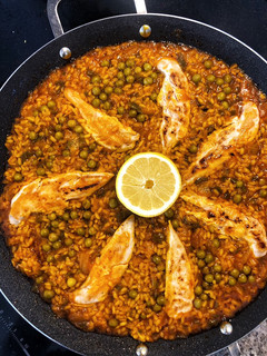 Una foto de Paella de arroz con solomillitos de pollo jugosos con robot ClickChef Moulinex