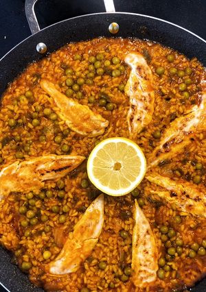 Una foto de Paella de arroz con solomillitos de pollo jugosos con robot ClickChef Moulinex