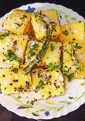 ढोकला (Dhokla recipe in hindi) रेसिपी मुख्य फोटो