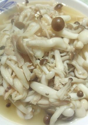 Hình của món Nấm ngọc châm xào gà.
