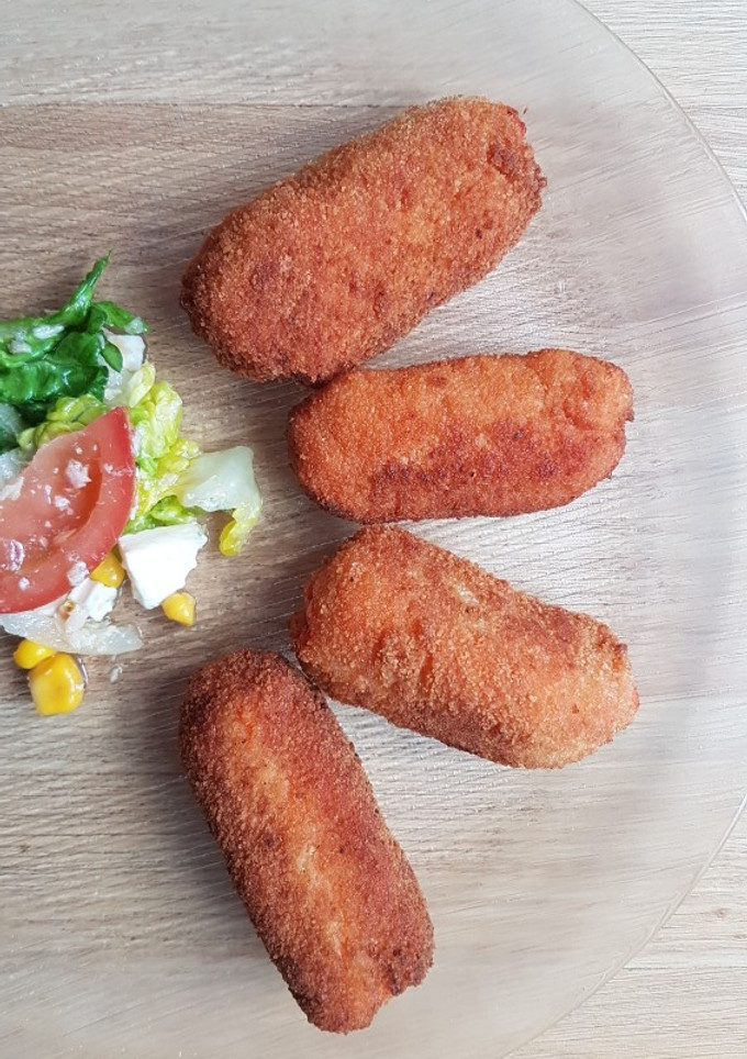 Una foto de Croquetas de pimientos del piquillo🌶😋