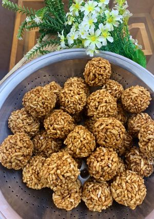 A picture of Murmuray ke ladoo.