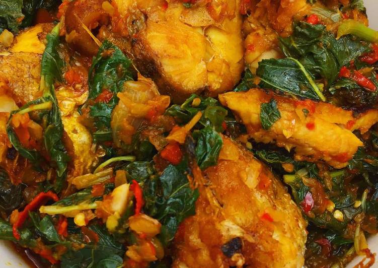 Fried fish with vegetable sauce