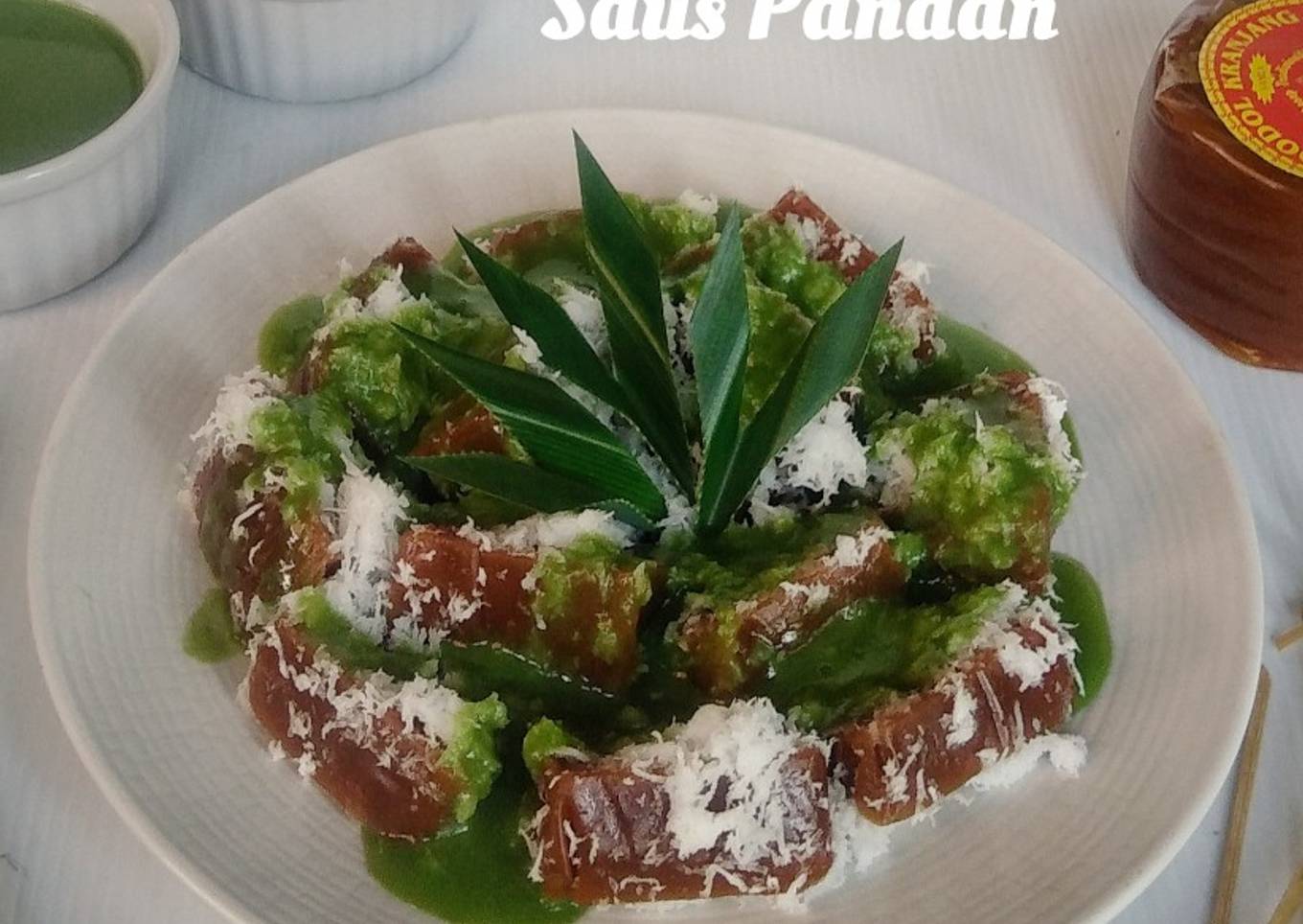 Kue keranjang saus pandan