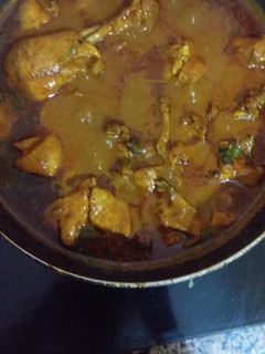 சிம்பிள் சிக்கன் கிரேவி (Simple chicken Gravy Recipe in Tamil) செய்முறை முக்கிய புகைப்படம்