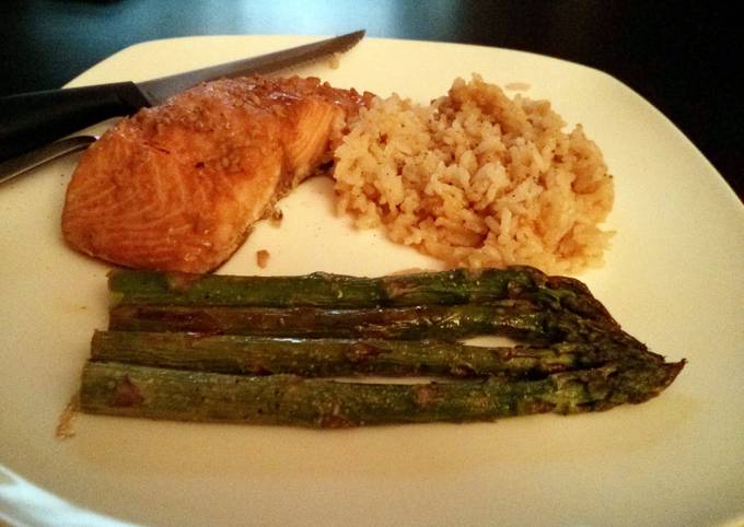 Steamed Salmon with Garlic Rice