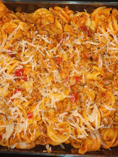 Una foto de Pasta fusilloni a la boloñesa gratinada